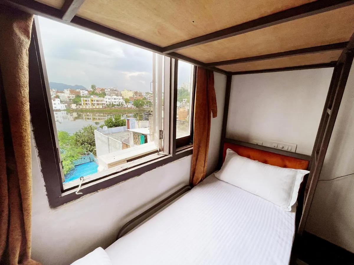 Hostel Hotel Umed Regency - A Lake Facing Hotel Udajpur Indie